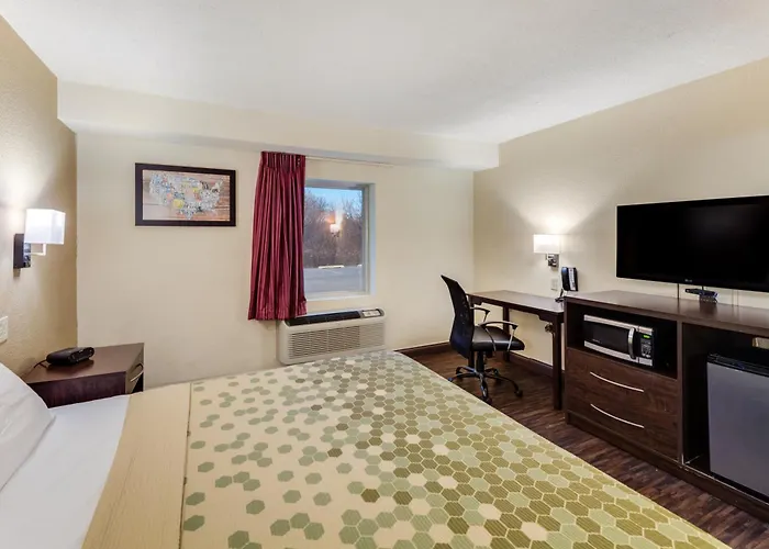 Econo Lodge Inn & Suites